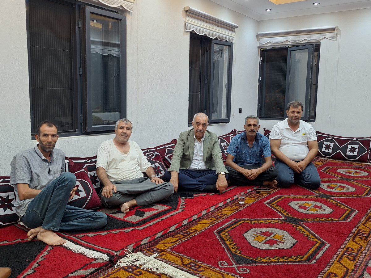 aslanalibayik's tweet photo. Uzuncuk Mahallemizde Hasan Uğur Kirvemiz'i Ziyaretini ziyaret ederek kıymetli hemşehrilerimizle bir araya geldik. Samimi sohbetleri, gönülden karşılamaları ve misafirperverlikleri için kendilerine teşekkür ediyorum. 

@RTErdogan @mustafademir @MustafaAlkayis @hakanaksu058 https://t.co/TVJCTUF8rw