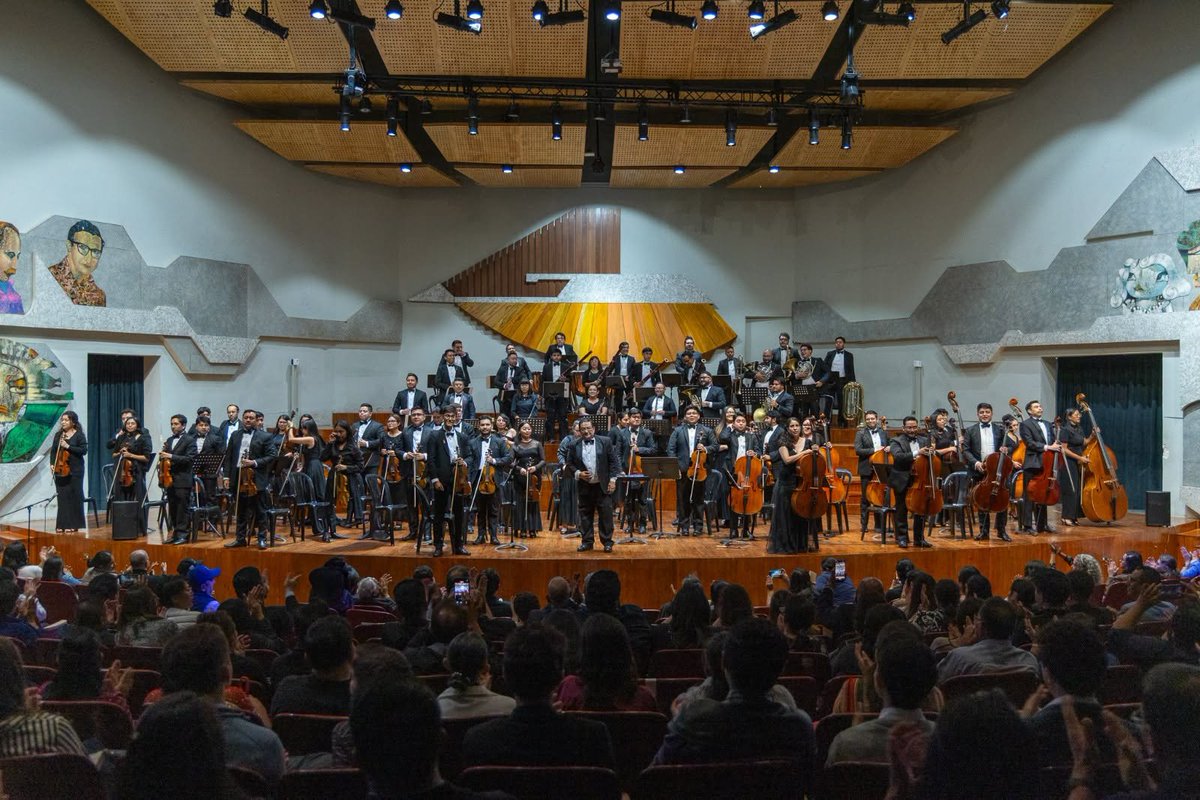 PublinewsGT's tweet photo. 🎶 Despedido | Cultura le dice adiós al director de la Orquesta de Apoyo a la Formación Artística. 🎻✨
#CulturaGT #MCD #Música #DirectorDeOrquesta #PorSiNoLoViste
https://t.co/EUOxrWnwFk https://t.co/JvERBQNlMX