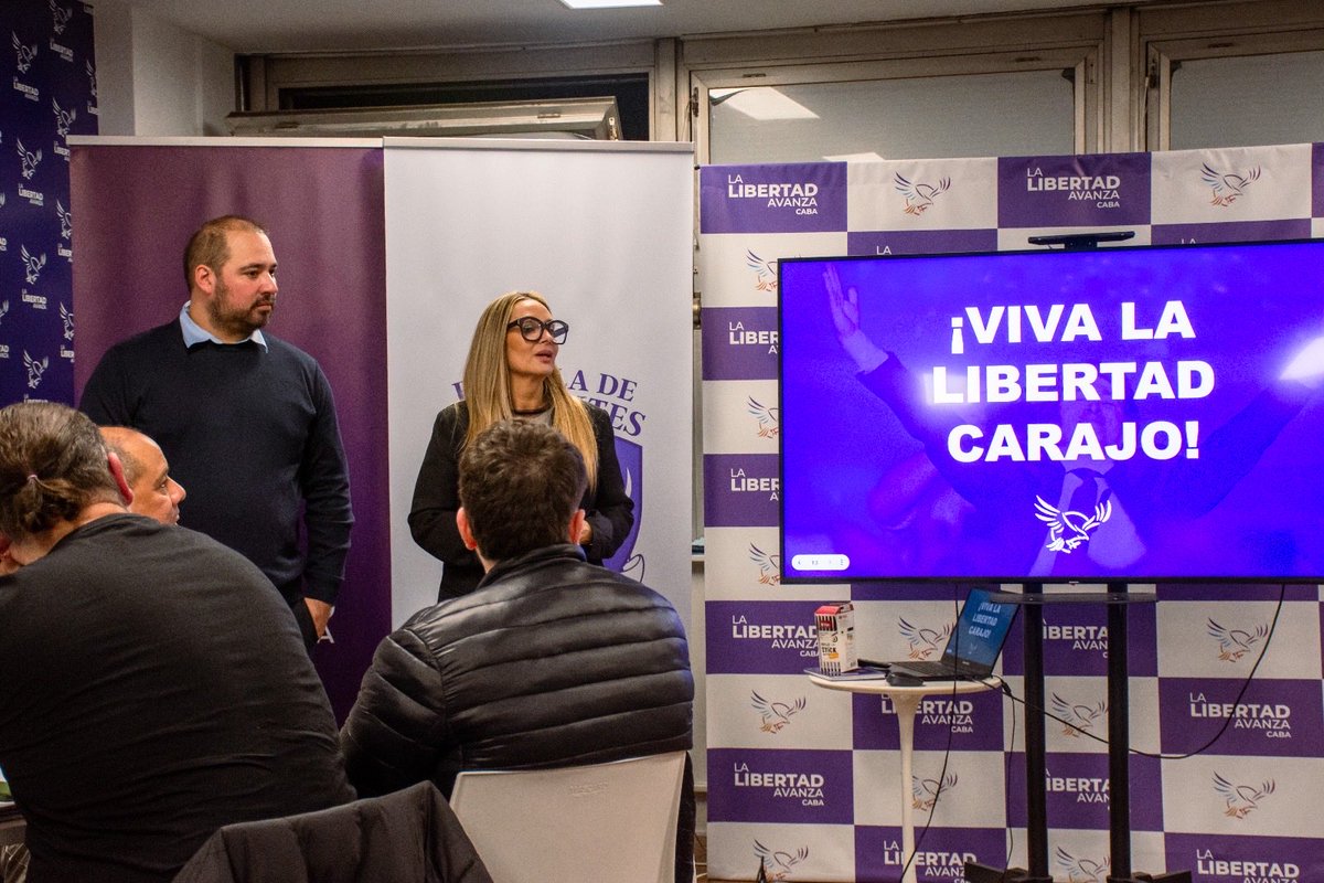 IanChiCheng's tweet photo. Presentes en la Escuela de Dirigentes, debatiendo sobre libertad comercial y desburocratización en CABA.

Nos preparamos con vocación y compromiso para liberar el potencial de los comerciantes, pymes y de quienes invierten en la Ciudad. 🇦🇷 https://t.co/xW95kUuNz9