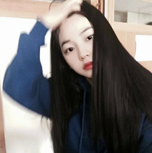 lisrinas's tweet photo. the way karina didn’t even do audition for sm they just dmed her because they thought she was pretty https://t.co/Rot8cYvFr4