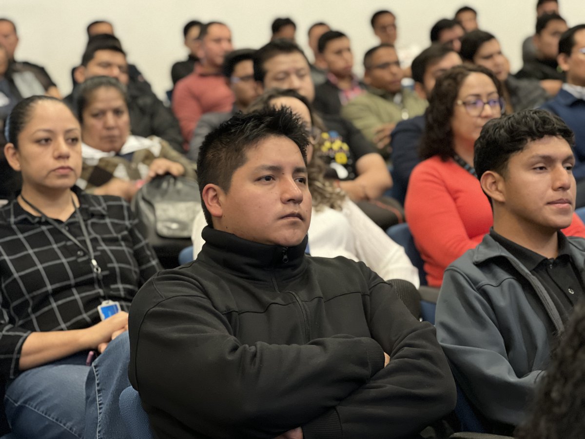 PUCE_Ecuador's tweet photo. 🙏✨ Un nuevo semestre, un nuevo camino por recorrer.

Iniciamos este periodo académico poniendo nuestros sueños, proyectos y aprendizajes en manos de Dios. 

Como comunidad universitaria, nos reunimos en la Eucaristía por el inicio de semestre, un espacio para agradecer, compartir y renovar nuestro compromiso de seguir construyendo una universidad que impacta vidas desde el encuentro, el conocimiento y el servicio. 📚💙
