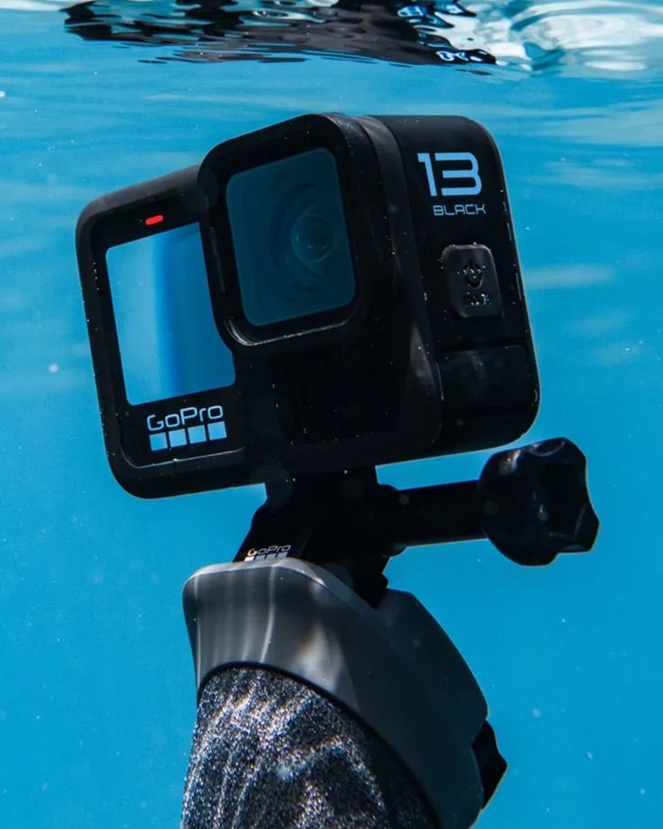 KratonAcademy's tweet photo. A GoPro já foi uma das marcas mais desejadas do mundo.

A empresa entrou na bolsa em 2014, com cada ação custando US$24.

Poucos meses depois, o preço ultrapassou US$90.

Antes da notícia sobre Markiplier, as ações estavam abaixo de US$0,60.

Uma queda próxima de 98% desde o IPO. https://t.co/ZKbDDfnO9y