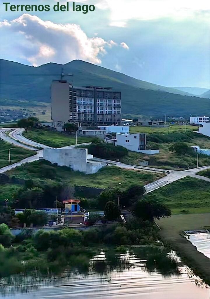 jcrtoral's tweet photo. Llegaron las torres y la privatización del paisaje a la orilla del lago de #Chapala.
Preocupante la investigación de @adrianmontiel_g para @perimetralp sobre el desarrollo inmobiliario ubicado en el municipio de Tuxcueca. Alarma el silencio oficial.
https://t.co/316ivEpc7l https://t.co/L96xXeDfeJ