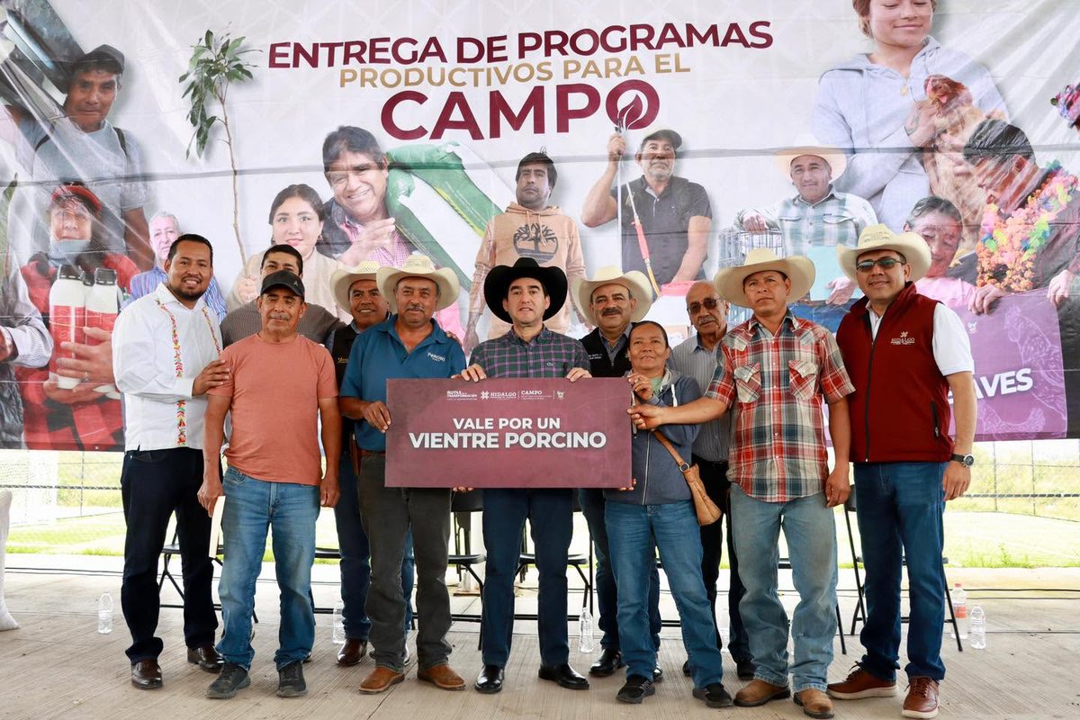 GlezNapoleon's tweet photo. 🌱🤝 En Chapantongo y Alfajayucan seguimos fortaleciendo al campo con resultados: entregamos semillas, equipamiento acuícola y pecuario, molinos, hijuelos de maguey y vientres ovinos y porcinos.

Con el liderazgo de @JulioMenchaca, #PrimeroElCampo y #ElHidalgoQueQueremos. 🚜🌾 https://t.co/ZiKLmEC7rM