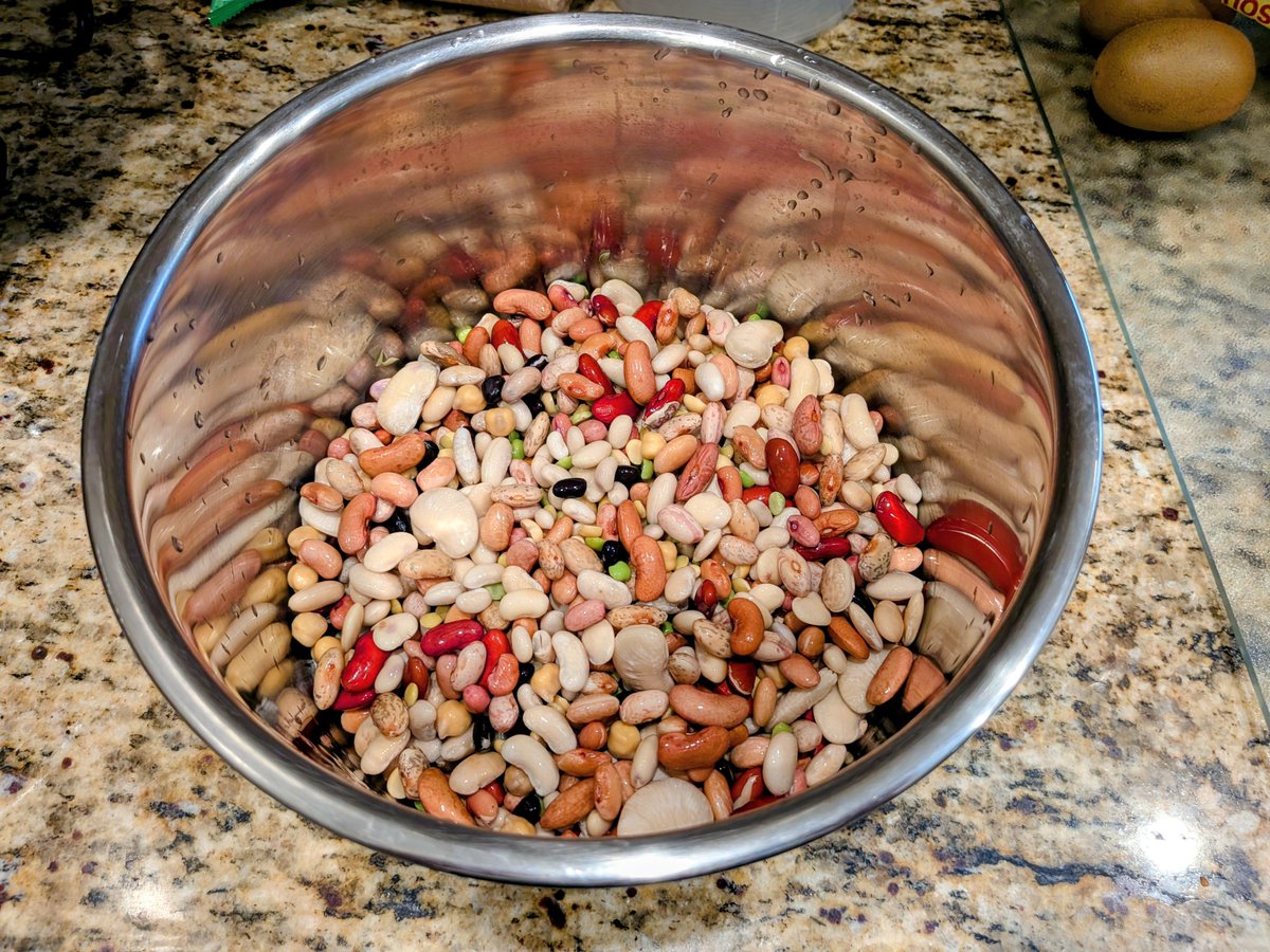 jonaircon's tweet photo. 15 bean soup

this takes 35 minutes to complete in an instant pot https://t.co/wyN7sFKuuB