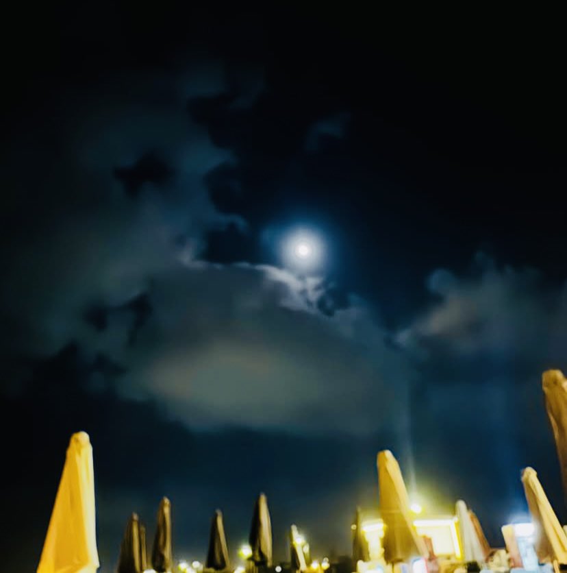 Sol1man_007's tweet photo. وياليل تليل اسهر تطول 🌖🎶 https://t.co/nTg4T6FLJG