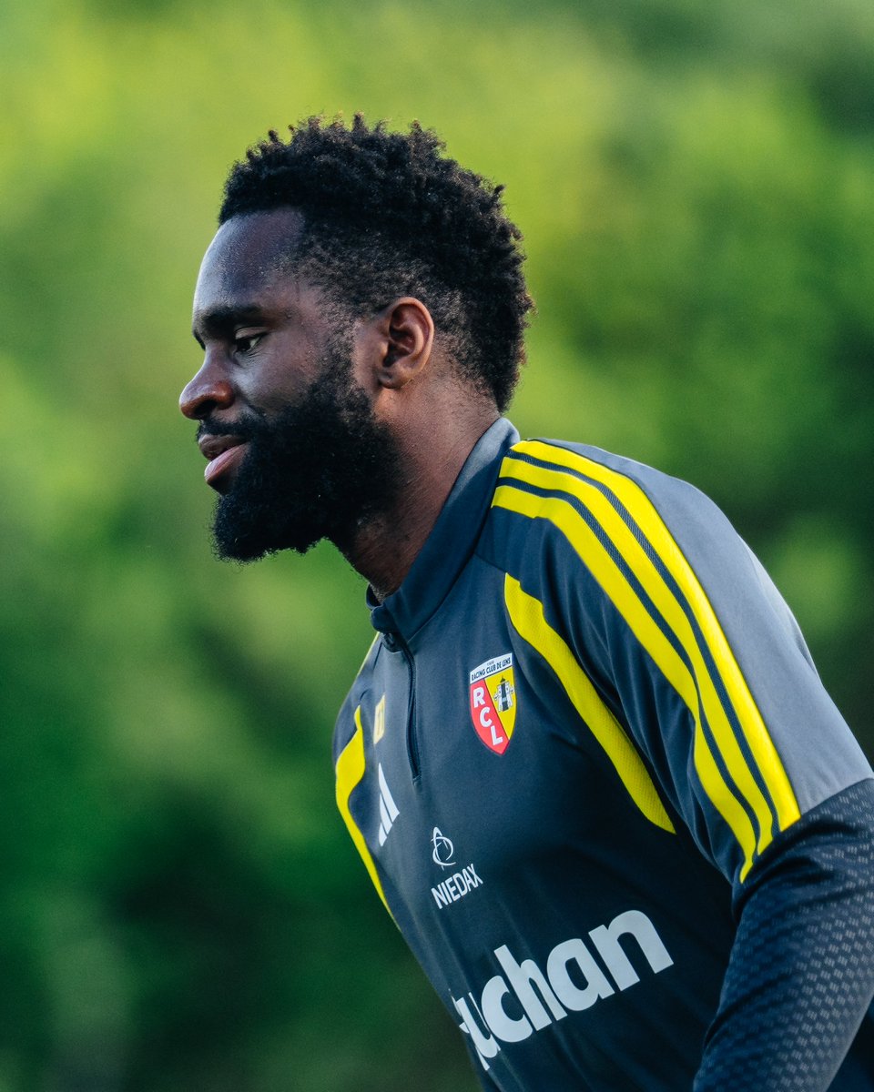 supplensois's tweet photo. #France 🇫🇷 #Ligue1 #RCLens #Bollaert #OdsonneEdouard
Malgré une proposition salariale très avantageuse, l'attaquant Odsonne Édouard (28 ans) a décidé de rester à Lens pour jouer la Ligue des champions. https://t.co/BrTXWqAmdB https://t.co/LBEXWdC9IC