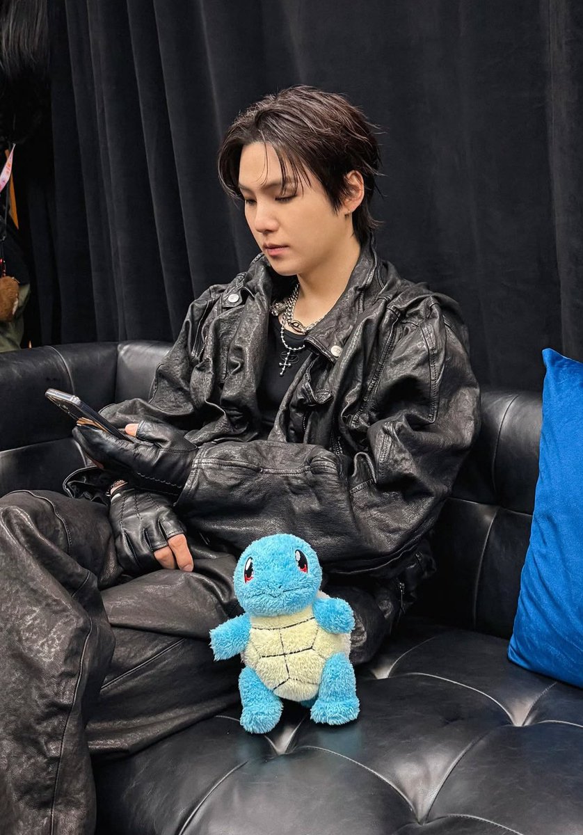 DataAgustD's tweet photo. Yoongi with a Squirtle plushie is an unbearably cute combination. 😭 https://t.co/3SgIM3PpOF