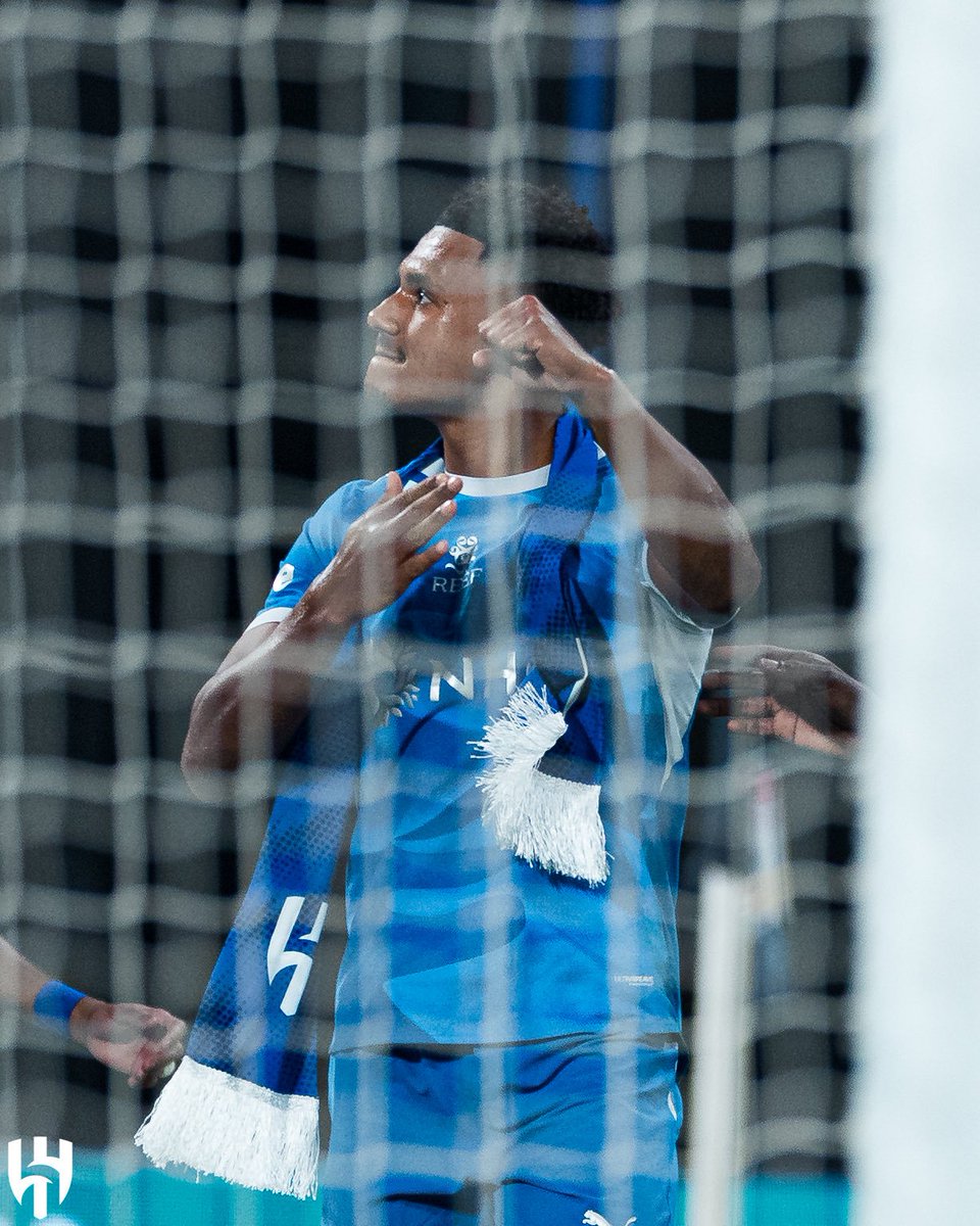 Ahmad7_72's tweet photo. جيتني مثل الشروق اللي محى عتم الليالي💙
صنديد قادم بعريجه عاشق جديد جاي ب المملكه ارينا 

#الهلال 
#واتكينز https://t.co/p29EGfceWg