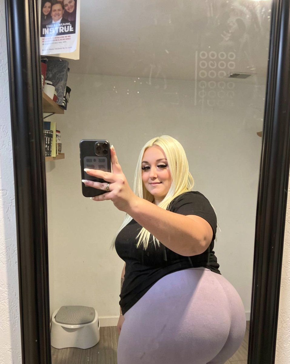 mmpaigeex's tweet photo. Am I too thick for you? https://t.co/l9HeKloNqy