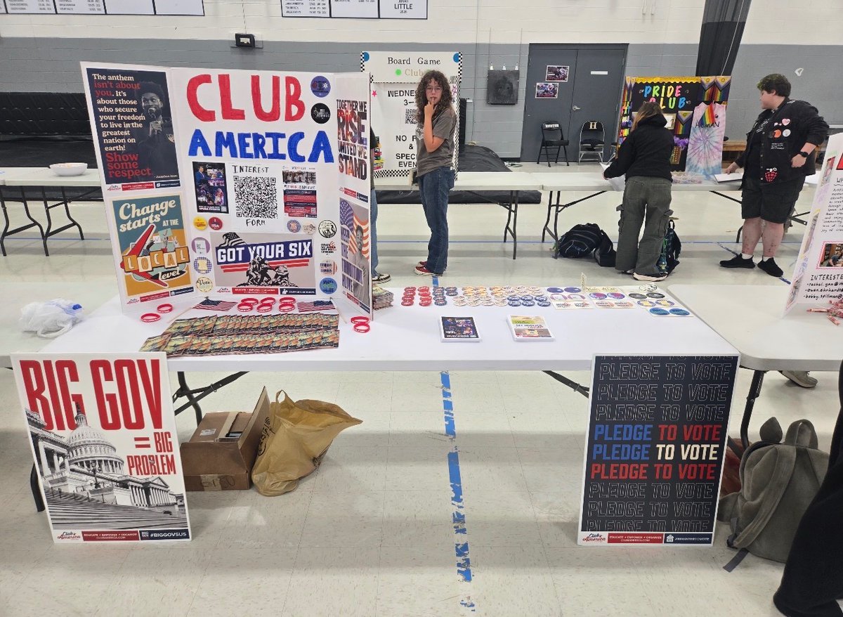 MasonRGuerra's tweet photo. Shout out to Brant Loper down at Houston High School.

He was able to get 22 interest forms signed at their club fair. So incredibly excited to see everything they accomplish this year! 🇺🇸 

@tpusastudents https://t.co/0BCiuLrJlr
