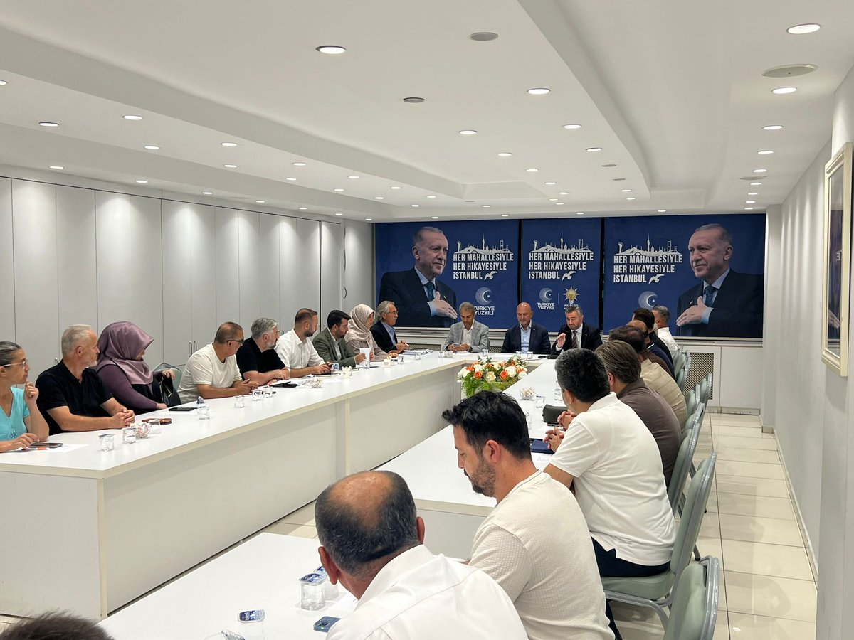 suleymansoylu's tweet photo. Kağıthane İlçe Başkanlığımızda, İlçe Başkanımız Erkan Yıldırım’ın riyasetinde gerçekleştirilen İlçe Yönetim Kurulu Toplantımıza, İl Yönetim Kurulu Üyemiz Ahmet Keserli ile birlikte katıldık.

Toplantımızın Kağıthane’miz ve teşkilatımız için hayırlara vesile olmasını diliyor, İlçe Başkanımıza ve kıymetli yönetim kurulu üyelerimize çalışmalarında başarılar diliyorum.