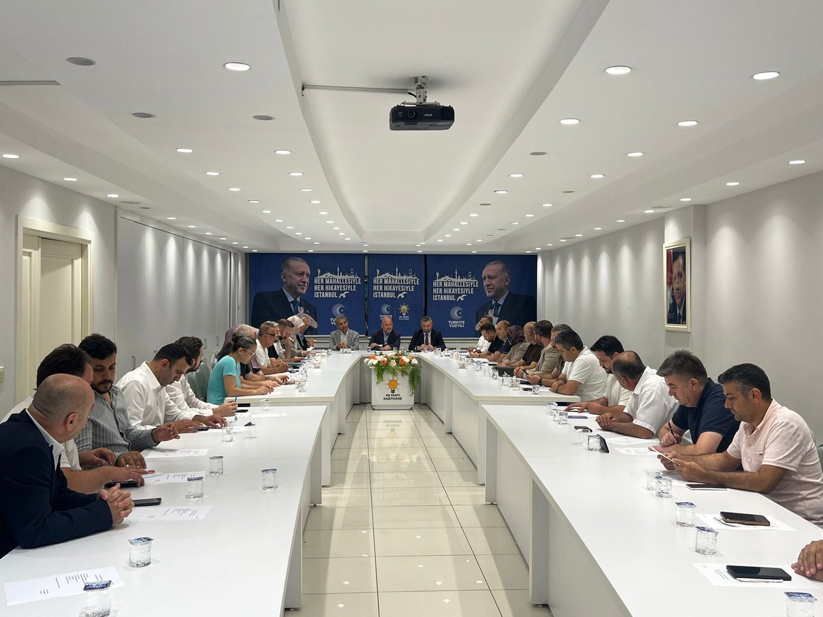 suleymansoylu's tweet photo. Kağıthane İlçe Başkanlığımızda, İlçe Başkanımız Erkan Yıldırım’ın riyasetinde gerçekleştirilen İlçe Yönetim Kurulu Toplantımıza, İl Yönetim Kurulu Üyemiz Ahmet Keserli ile birlikte katıldık.

Toplantımızın Kağıthane’miz ve teşkilatımız için hayırlara vesile olmasını diliyor, İlçe Başkanımıza ve kıymetli yönetim kurulu üyelerimize çalışmalarında başarılar diliyorum.