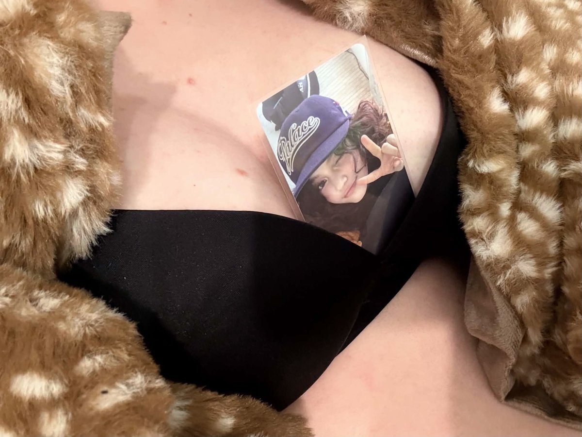 deernelle's tweet photo. who said #FREETHETITTYFORDAZZI ? https://t.co/vayXbcsPWg