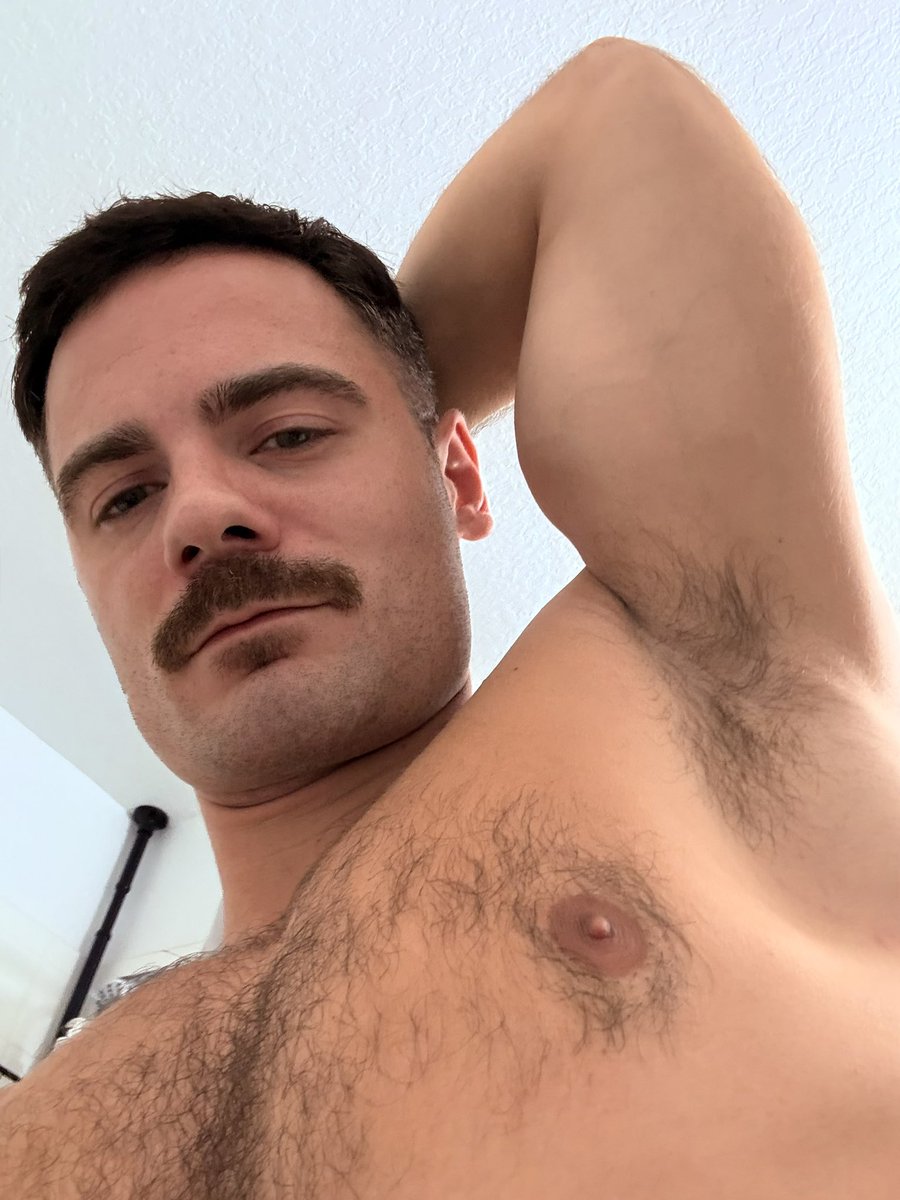 under94ctrl's tweet photo. Growing the armpit hair back out https://t.co/6rNPkdDdUE