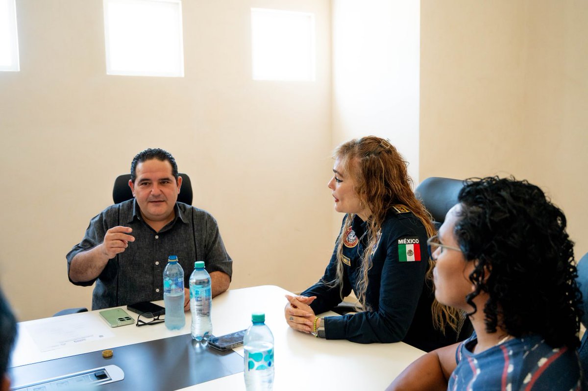 MarcelaMunozMx's tweet photo. Esta mañana sostuve una reunión de coordinación interinstitucional con @anuardager , titular de @SEPROCICAMP .

Seguimos sumando esfuerzos y fortaleciendo el trabajo conjunto en favor de la seguridad y protección de las familias campechanas. https://t.co/Q3C1ntRsAF