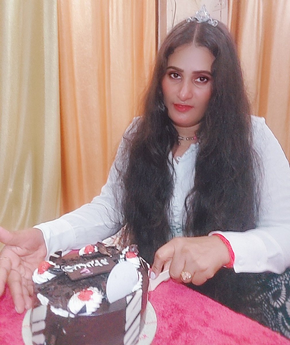 iamswarasharma's tweet photo. 🍰🍫🎂🍫Beautiful moments, cute birthday vibes - my heart is so full of happiness."*🌌🌈���️💞 https://t.co/sNuocmoXeQ