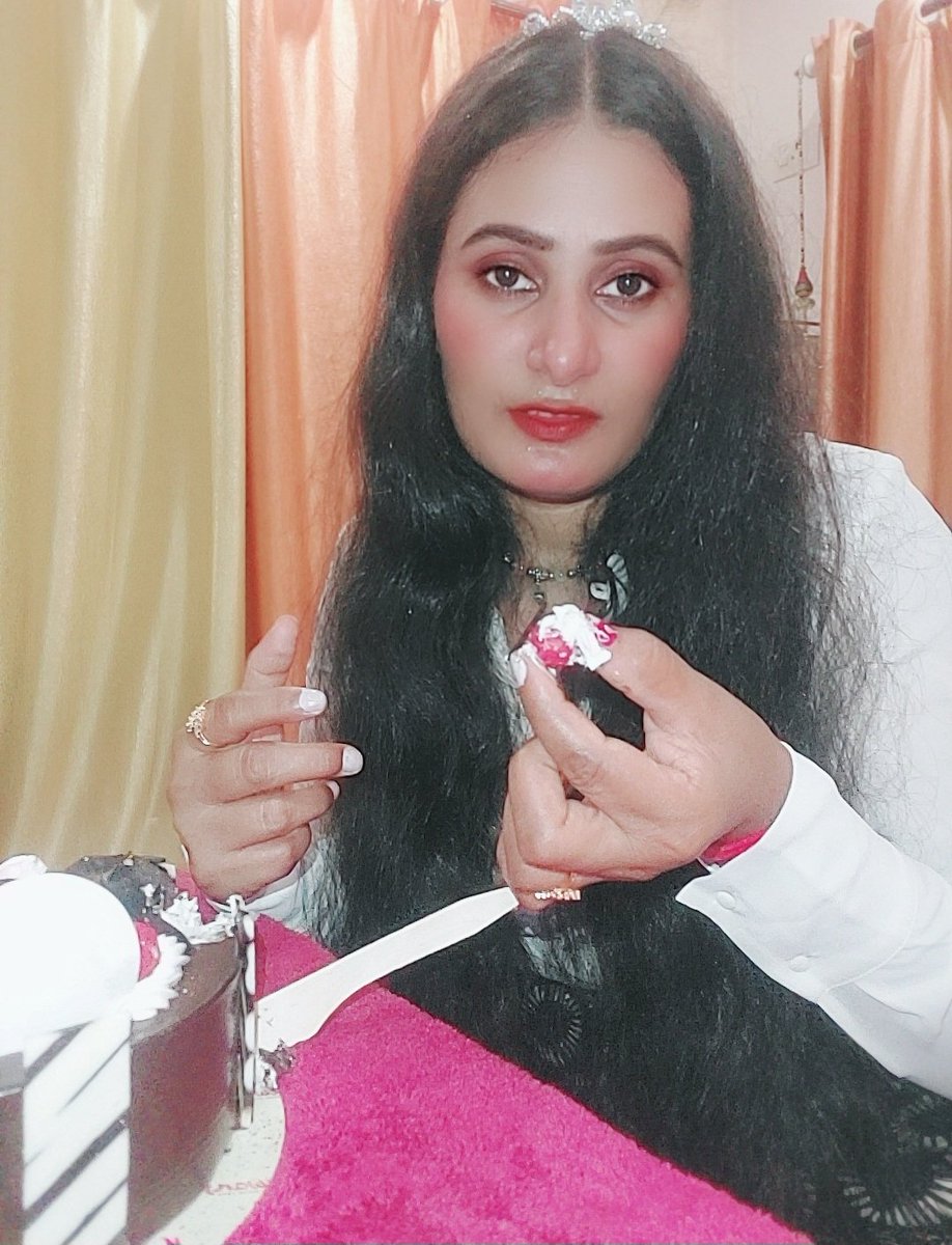 iamswarasharma's tweet photo. 🍰🍫🎂🍫Beautiful moments, cute birthday vibes - my heart is so full of happiness."*🌌🌈���️💞 https://t.co/sNuocmoXeQ