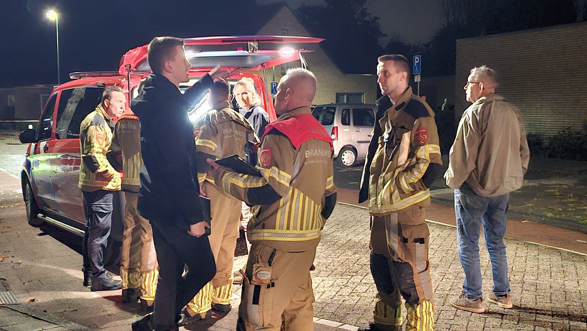 _Hunanahu_'s tweet photo. @BNDeStem De mannen en vrouwen van de #brandweer #Dongen https://t.co/Uvbk2Pnr6A