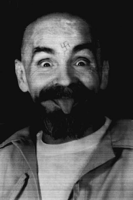 LagerthaMuadDib's tweet photo. FUN FACT:  
Charles Manson did NOT kill anyone.  
*⃣He was declared legally sane

*⃣Jury of 12 men deliberated 9.5 hours 

*⃣Sentenced to DEATH 

Lindsay Clancy ADMITTED TO STRANGLING her kids. 
*⃣Doctor testimony unanimously that she was/is NOT psychotic, ergo legally sane 

*⃣Jury comprised of 9 women & 3 men has deliberated for 23 hours so far

*⃣Jury appears deadlocked 

Can someone please help me understand this???  Is society just broken now?