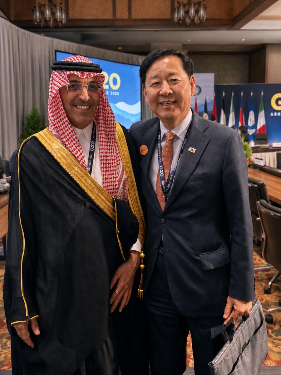 MAAljadaan's tweet photo. كذلك تباحثت مع معالي نائب رئيس الوزراء ووزير المالية والاقتصاد في جمهورية كوريا السيد كو يون تشول حول آفاق الاقتصاد العالمي وتطوراته، والسياسات الداعمة للنمو والتحول الاقتصادي، وعدد من القضايا ذات الاهتمام المشترك.

Likewise, I held discussions with the Republic of Korea’s Deputy Prime Minister and Minister of Finance and Economy, Mr. Koo Yun-cheol, on the global economic outlook, policies supporting growth and economic transformation, and issues of mutual interest.