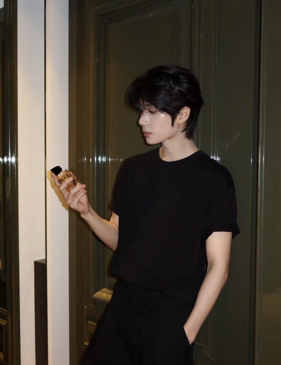 lightofchoi's tweet photo. shiiii 😩 https://t.co/1ZhwObd7ky