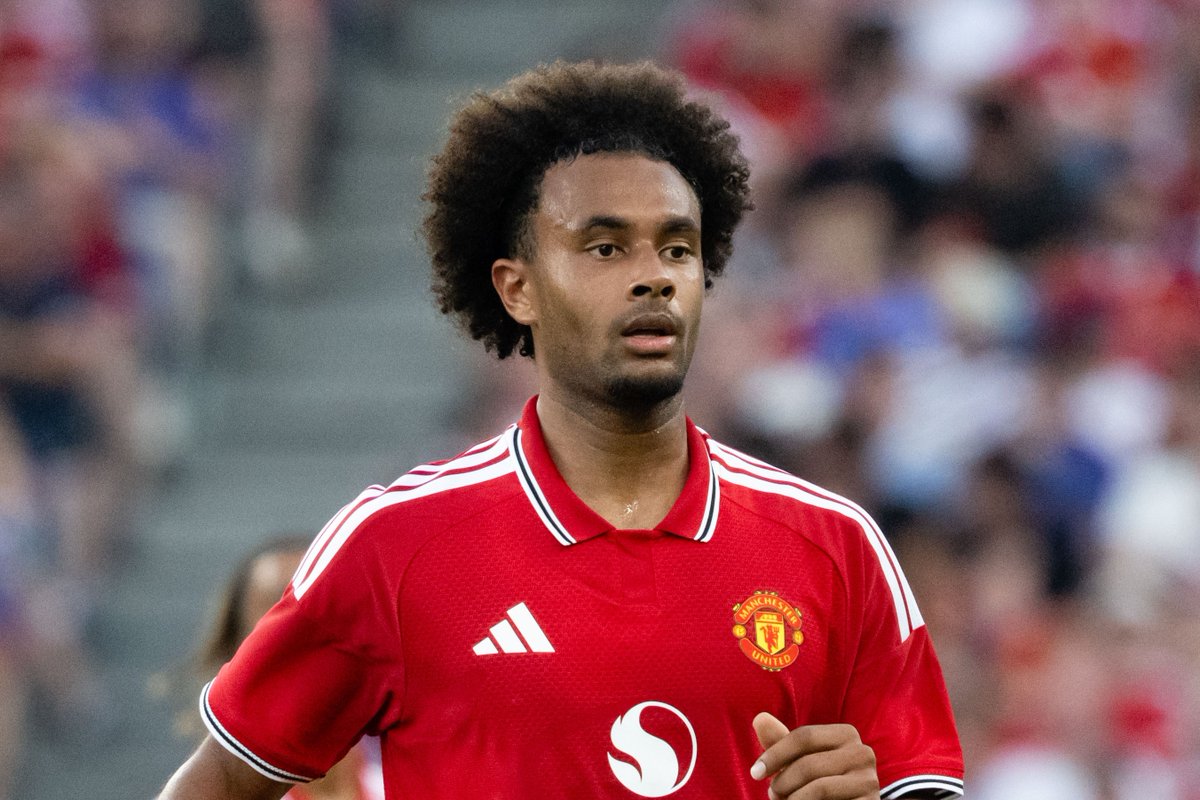 UnitedStandMUFC's tweet photo. 🚨 BREAKING: Joshua Zirkzee stays at Man United. [@sistoney67] #mufc