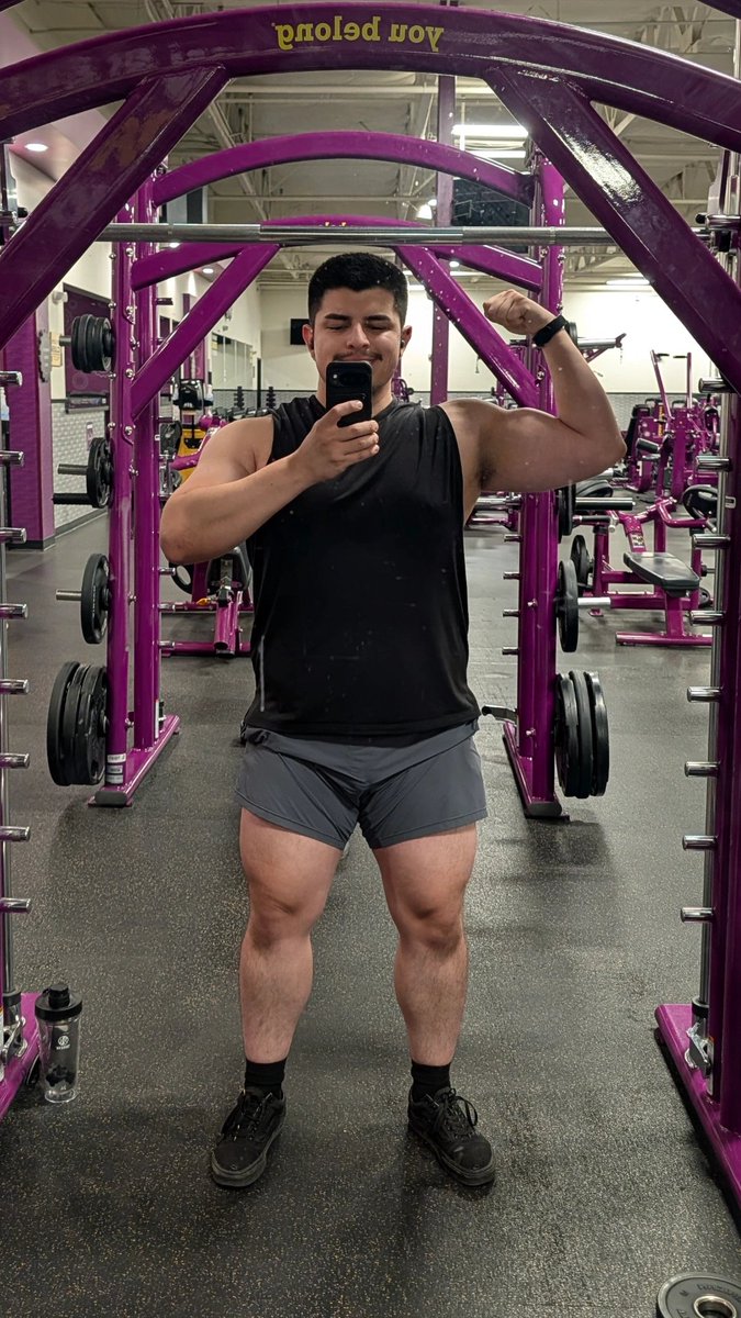 bagofcilantro's tweet photo. Feeling strong 💪:3 https://t.co/1dMvKYo4p6