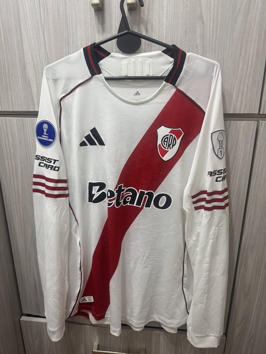 Festevez21_'s tweet photo. La SUPERIORIDAD ESTÉTICA de las camisetas mangas largas es TOTAL 🐔🎩 https://t.co/q0wLvqIM3v