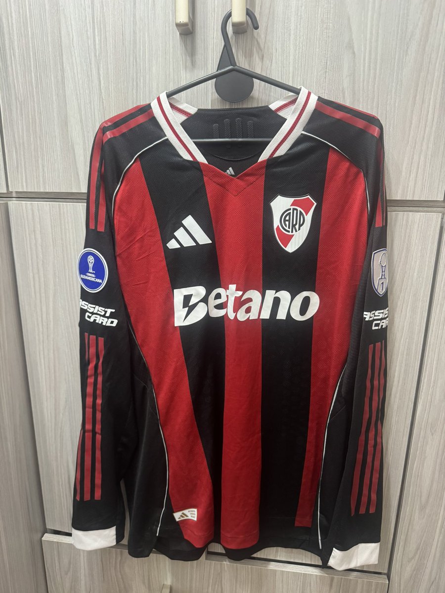 Festevez21_'s tweet photo. La SUPERIORIDAD ESTÉTICA de las camisetas mangas largas es TOTAL 🐔🎩 https://t.co/q0wLvqIM3v