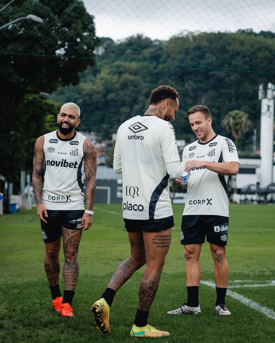gabigol's tweet photo. 🤍🖤 https://t.co/BwDalXlDjf
