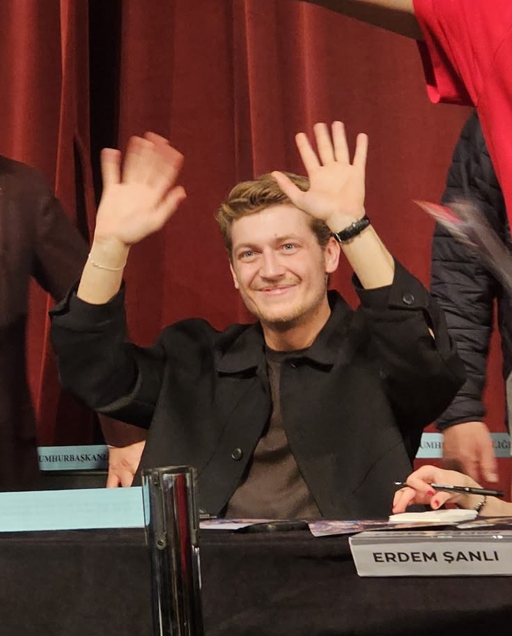 edenzlr's tweet photo. @erdemsfanacc ekrandan bile insana geçen o sıcacık samimiyetin hep bizimle kalsın

İyiKiDoğdun ErdemŞanlı https://t.co/CvAKqRZnLF