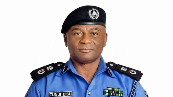 NigeriaStories's tweet photo. The Nigeria 🇳🇬 Police has launched the NPF Vigilant App for Nigerians to report suspected financial fraud, upload evidence and track cases. https://t.co/6ztcEyYwbf