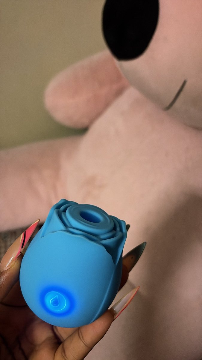Hoesluvrola's tweet photo. nobody and i mean
NOBODY can out do a rose.. https://t.co/93RqY5G0Ru