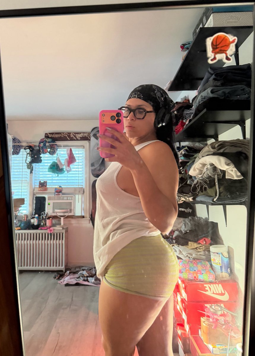 cocol1ciousss's tweet photo. Feelin #thickkk af #workout ✅ https://t.co/3llncvVo8O