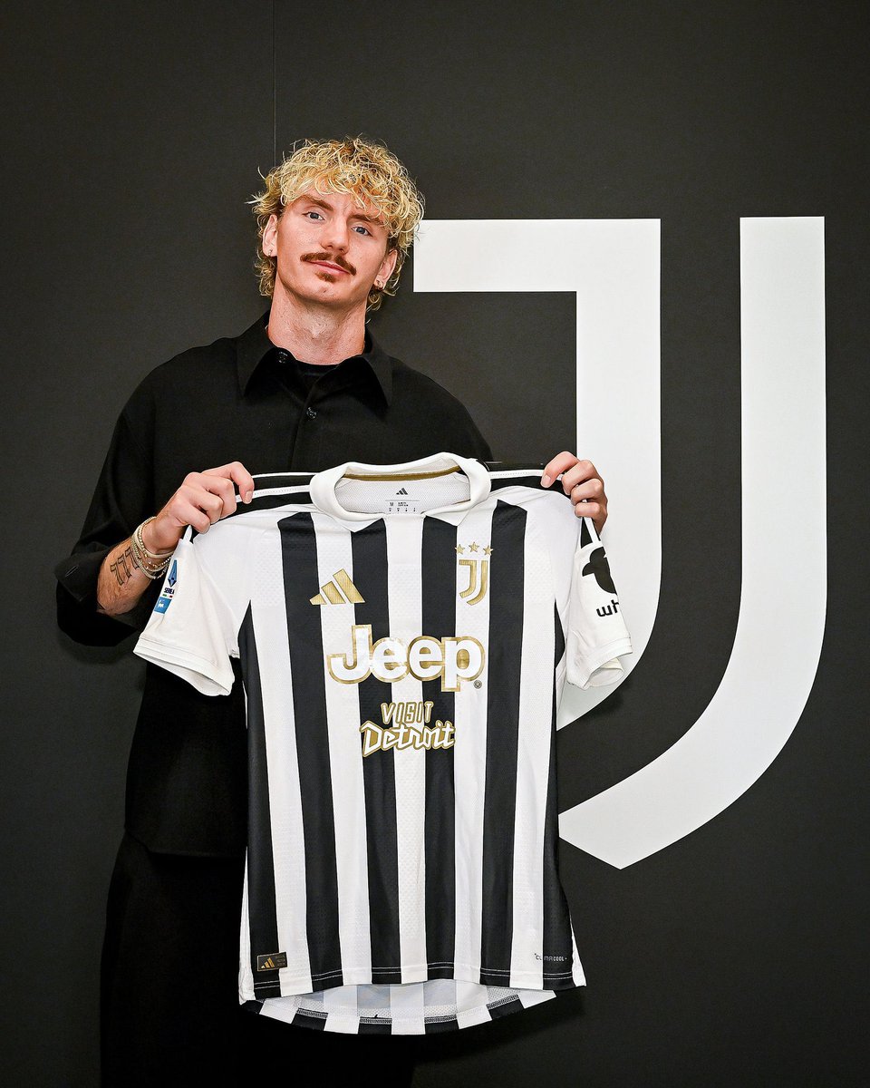MasFutbol_'s tweet photo. Nick Woltemade cambia de destino, pero no de colores. 🦓

El delantero alemán deja temporalmente al Newcastle y se convierte en nuevo jugador de la Juventus en calidad de préstamo.

Del negro y blanco de las Urracas… al negro y blanco de la Vecchia Signora. ⚫⚪

#MásFútbol https://t.co/0GDxcGEH68