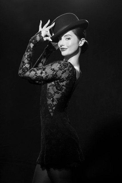 broadwaycom's tweet photo. AMERICA'S SWEETHEARTS star Reece Weaver makes her Broadway debut as Roxie Hart in CHICAGO tonight.

https://t.co/ffL5ZjbqWi

📸: Emilio Madrid

#broadway #chicago #dccchearleaders #reeceweaver https://t.co/Uxo50levfQ