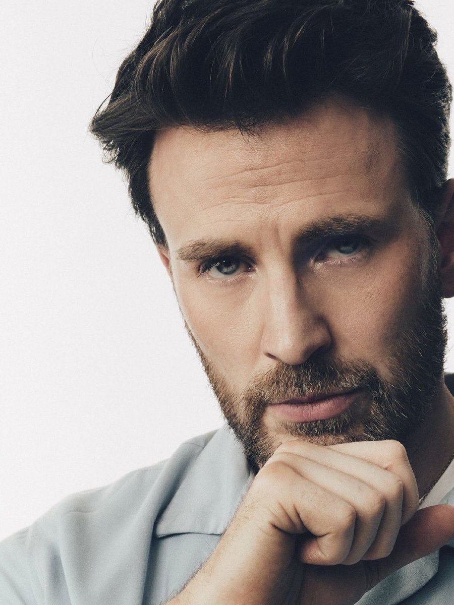 cevansnation45's tweet photo. Nova foto de Chris Evans para a Entertainment Weekly, fotografado por Jonny Marlow durante a #SDCC26. https://t.co/2nuNFusXNy