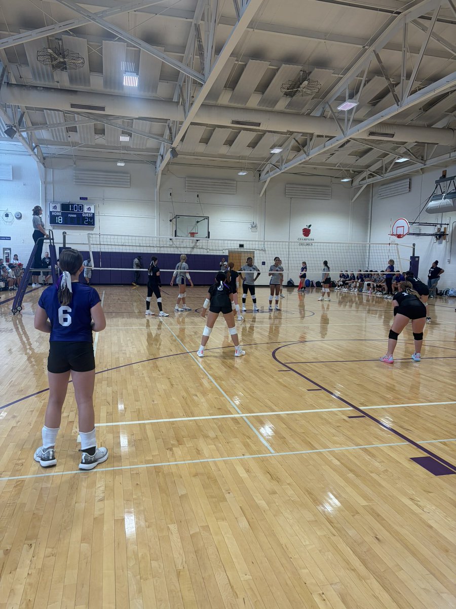 missionbraves's tweet photo. Logan wins the first set 25 to 20. Electric atmosphere at Mission today. #BeBrave #BeInvolved https://t.co/mE5lKDtUND