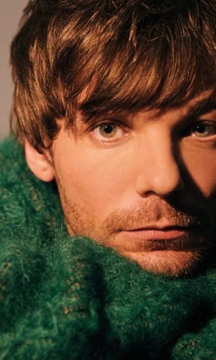 butbabyiwantya's tweet photo. eyes so majestic they literally change colors depending on what he wears https://t.co/rLzAfyApoW
