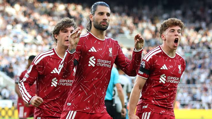 LiverpoolZNE's tweet photo. "Yesterday my son was playing football and he was telling me he was Szoboszlai. When he said Szoboszlai I was like, 'What?!'"

Manchester United captain Bruno Fernandes on being shocked when his son said he wanted to be Liverpool midfielder Dominik Szoboszlai during a kickabout at home 😅🤝
