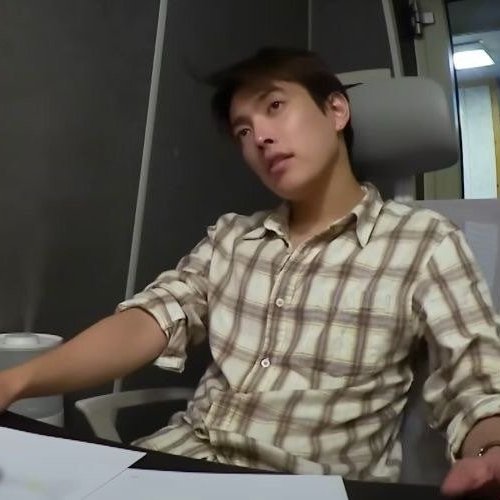 LittlepaperdoII's tweet photo. U guys ever wonder if Sh sits on Hj's lap in the studio like he did on Sn's lap during that lego live? With Hj's hands around his waist, pulling him flush to his stomach whilst Sh writhes in his lap, trying to stay quiet whilst he bounces on Hj's...I need a mctz live like this 😍 https://t.co/BeUL4jaJ3U