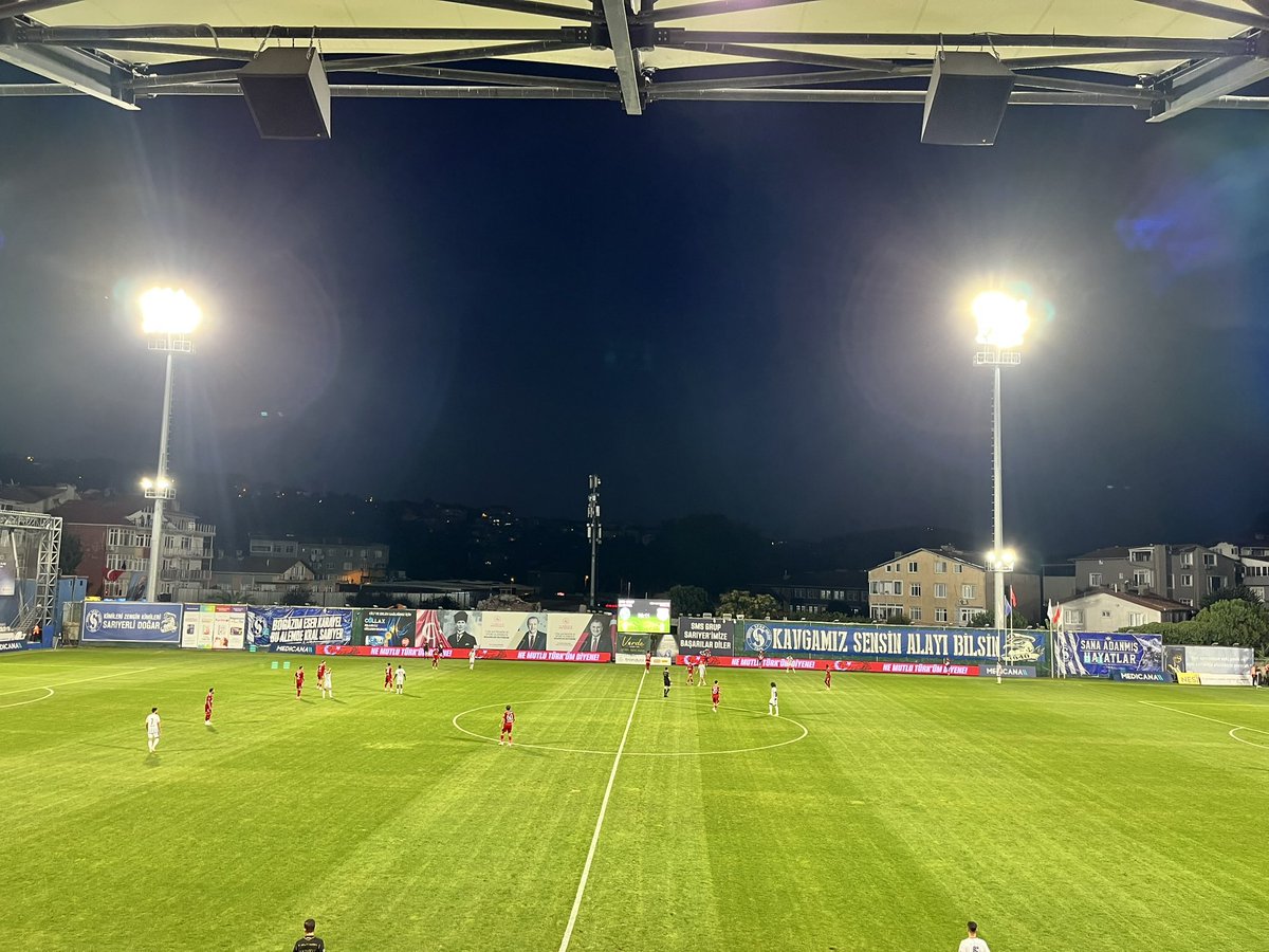 aksariyer's tweet photo. 3 PUAN BİZİM! 💙🤍

Tebrikler Sarıyer’im! 👏🏻

Gece maçları Sarıyer’e çok yakıştı. 🌙⚽️

Evimizde oynadığımız mücadelede 2-0’lık net bir galibiyet alarak büyük bir sevinç yaşadık.

Sahada mücadele eden futbolcularımız, teknik ekibimiz ve tribünlerde takımını yalnız bırakmayan vefakâr Sarıyer taraftarımız… Hepiniz muhteşemdiniz! 💙🤍

Bu ilçe, bu takım ve bu taraftar çok daha güzel günleri hak ediyor.

Haydi Sarıyer, yolumuz açık olsun! 💙🤍
#SevdamızSarıyer