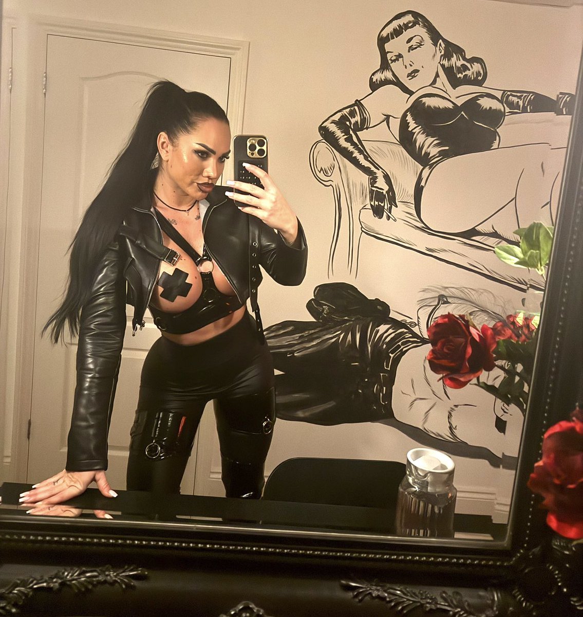 Missnattasha's tweet photo. Be obidiesnt and get spoilt 🖤⛓️ https://t.co/2iQ7ch4gv9