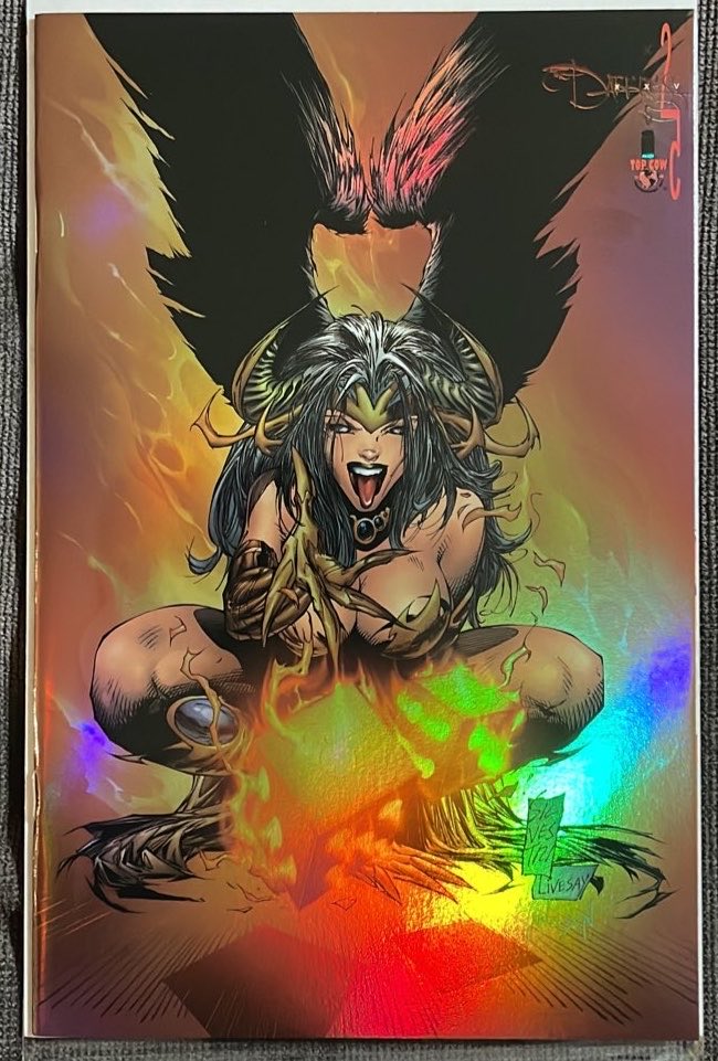rholmes0520's tweet photo. We wrap up this @TopCow Tuesday with this awesome foil variant to The Darkness #25! Mr Top Cow @Marc_Silvestri penciled it. Some dude that goes by LIVESAY inked it. Must’ve had a short career…😉 @1JohnLivesay #TheDarkness #topcow #comics https://t.co/jRdN3GVJTw
