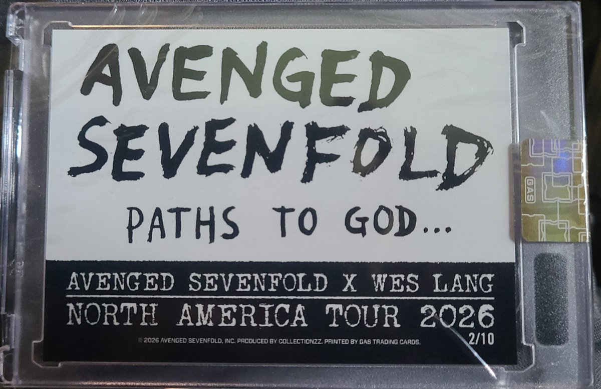 Ghastlyivxx's tweet photo. Ooooo look what I pulled 👀 #avengedsevenfold #DBC 

(Also completed the base set) https://t.co/vYMgU8IOOz