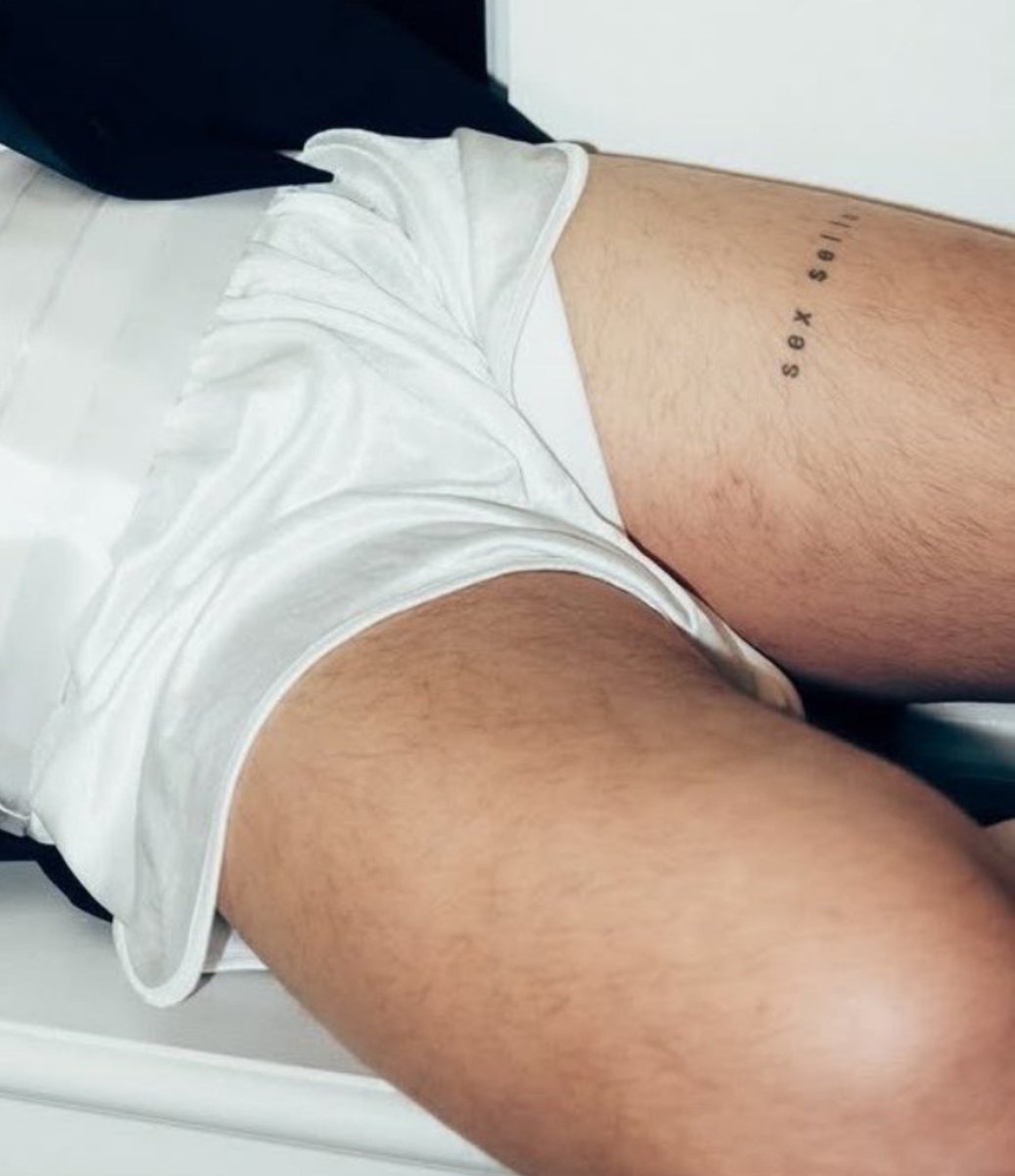 thehudprint's tweet photo. thighs so iconic you don't even have to see his face https://t.co/Jq6Gtndaa0