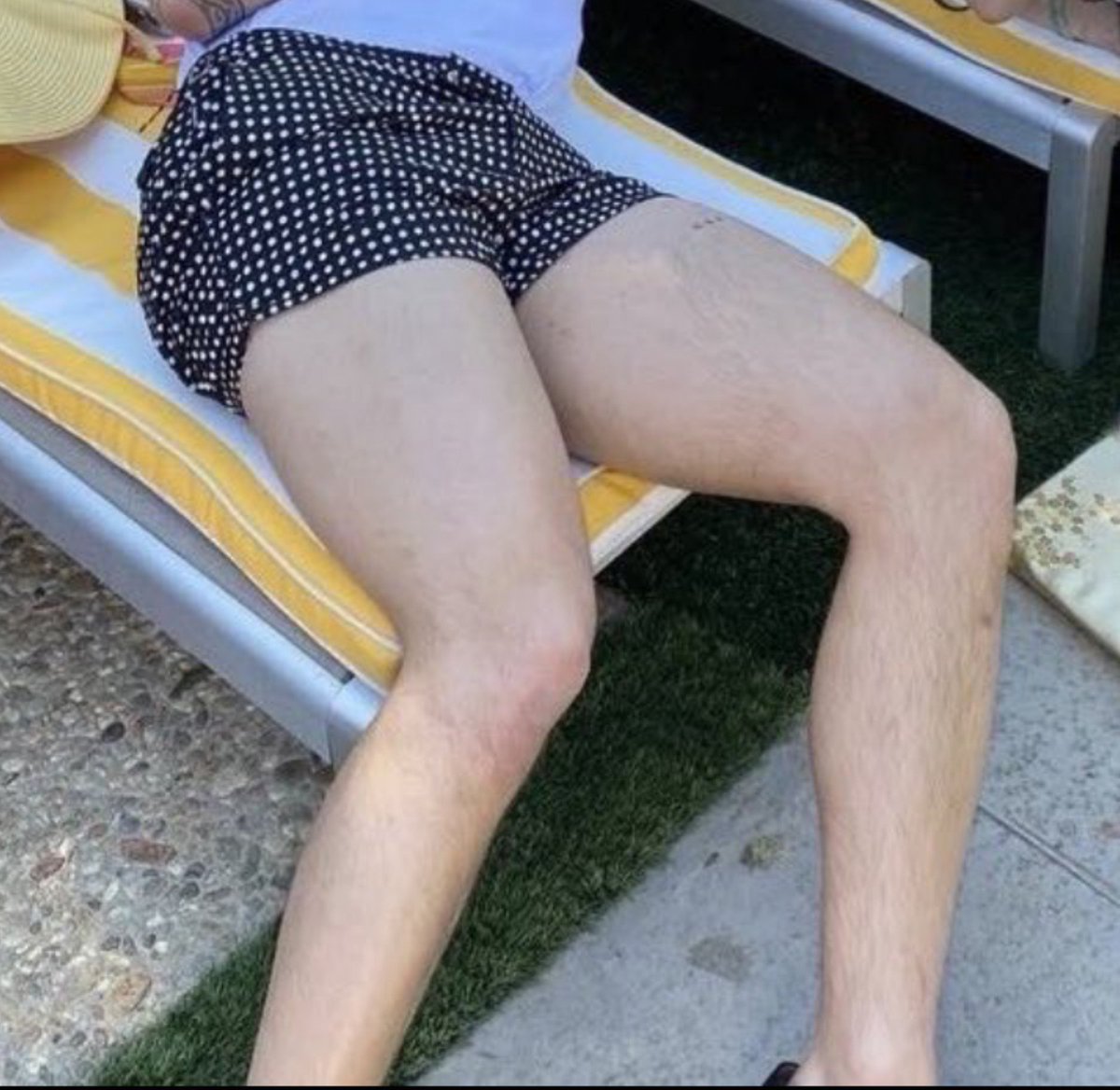 thehudprint's tweet photo. thighs so iconic you don't even have to see his face https://t.co/Jq6Gtndaa0