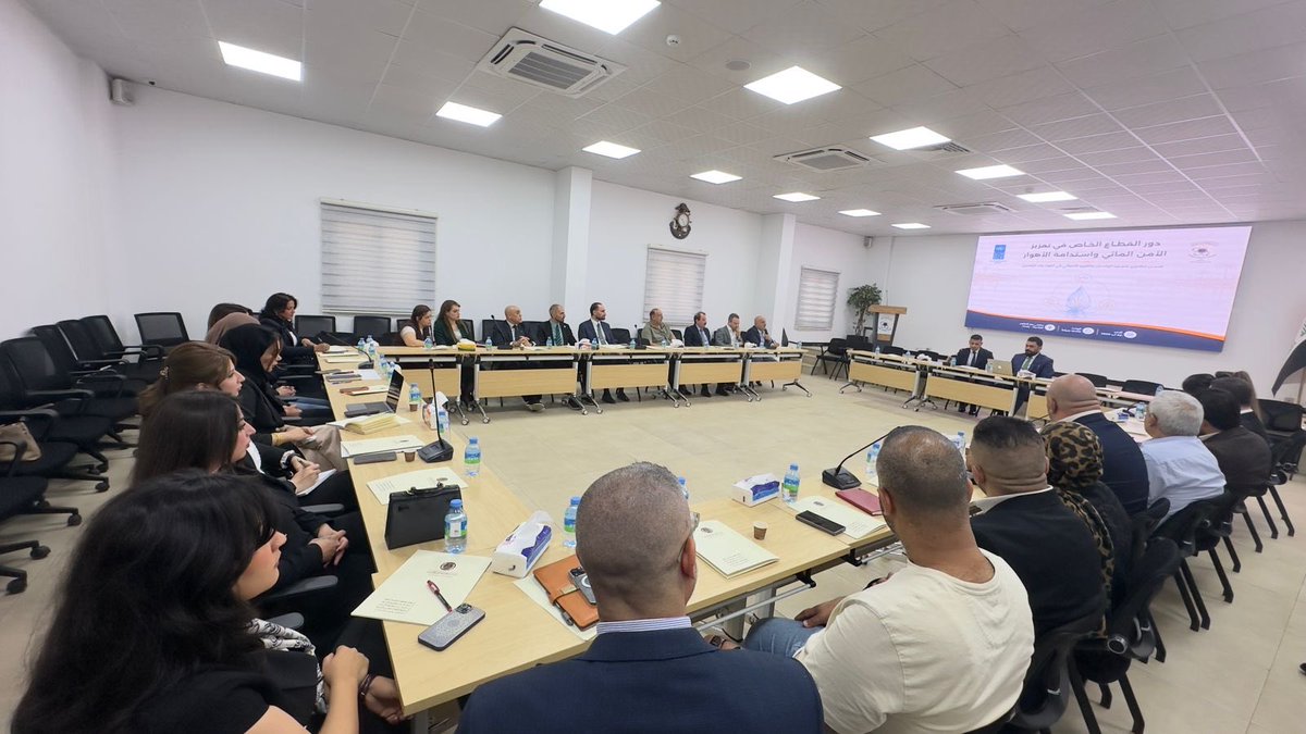 BahrAlolomForum's tweet photo. عقد ملتقى بحر العلوم للحوار صباح الاحد ٣٠ آب ٢٠٢٦ وبالتعاون مع @undpiniraq ندوة حوارية بعنوان :( دور القطاع الخاص في تعزيز الأمن المائي واستدامة الاهوار ) ، حاضر فيها مدير عام شركة اقتصاديات الكاربون الاستاذ حيدر قاسم الدراجي وبمشاركة  نخبة من ممثلي مجلس النواب العراقي ، وزارة البيئة العراقية و وزارة الثقافة العراقية و وزارة الاعمار والاسكان والبلديات العامة و وزارة التعليم العالي والبحث العلمي والمالية ، و GIZ، و البنك الأخضر، و بيت الحكمة، و Iraqi Private Banks League رابطة المصارف الخاصة في العراق IPBL ، و شركات تعمل في القطاع الخاص ومؤسسات ومنظمات أخرى.
وقال الدراجي أن  أمن المياه لم يعد ملفاً بيئياً فقط… بل أصبح فرصة اقتصادية واستثمارية.

وطرح مدير عام شركة اقتصاديات الكربون   رؤية تقوم على سؤال بسيط:

كيف نحول تحدي المياه إلى سوق استثماري؟

من خلال فتح المجال أمام القطاع الخاص للاستثمار في معالجة المياه وإعادة استخدامها، وتطوير مشاريع لإنتاج المياه المعالجة للاستخدامات اليومية والمياه الرمادية للزراعة.

والأهم، توظيف أسواق الكربون لتمويل هذه المشاريع، وخلق حوافز اقتصادية للتعاون مع الدول المشتركة معنا في الأنهار، بحيث يصبح الحفاظ على تدفقات المياه واستدامتها مصلحة اقتصادية مشتركة.

نحن لا نحتاج فقط إلى إدارة أزمة المياه…

نحتاج إلى بناء اقتصاد للمياه.

وهنا يمكن لاقتصاد الكربون أن يكون أحد أهم أدوات التمويل والاستثمار في هذا التحول.

خلصت الندوة الى جملة من التوصيات المهمة ،
وتوصية ختامية وصيغة لقرار مقترح : 
اعتماد ملف إدارة المياه وحمايتها كأولوية وطنية عابرة للقطاعات،وتشكيل فريق حكومي مختص لإعداد خطة وطنية متكاملة تتضمن الإصلاح التشريعي والمؤسسي، وتحديث البنية التحتية، و التوسع في تقنيات المعالجة وإعادة الاستخدام، وتفعيل مشاركة القطاع الخاص، على أن ترفع الخطة إلى الجهات العليا متضمنةً برنامجاً تنفيذياً ومؤشرات أداء ومراحل زمنية واضحة .