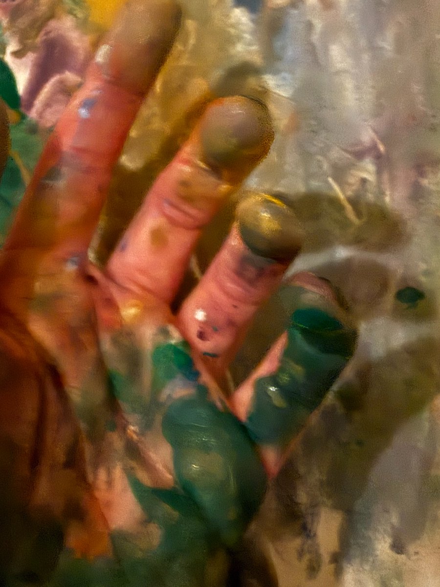 Elarapaints's tweet photo. in process... exploration is fun but it sure is messy 😋 #experimentalart #bodyart https://t.co/AQpqRRKSyN